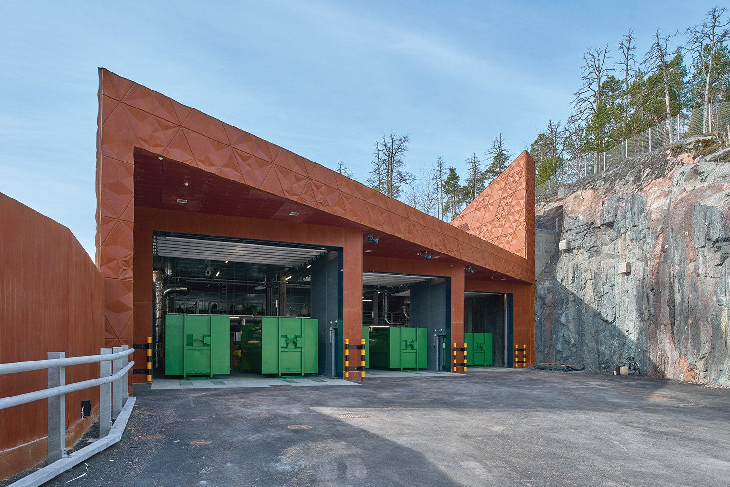 Yard facade | B & M Architects / Timo Kiukkola