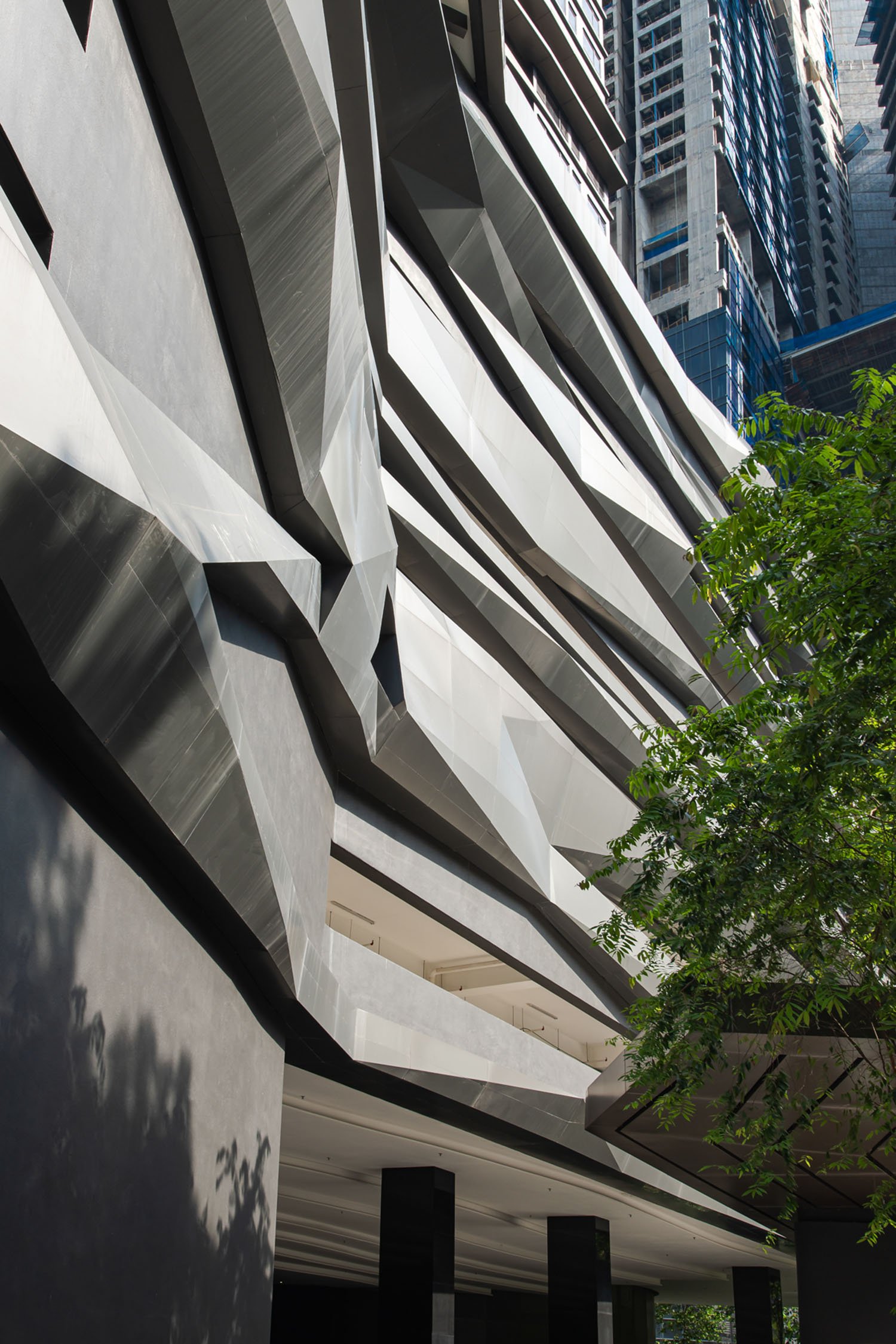 Close up view of faceted façade of the podium. | David Yeow