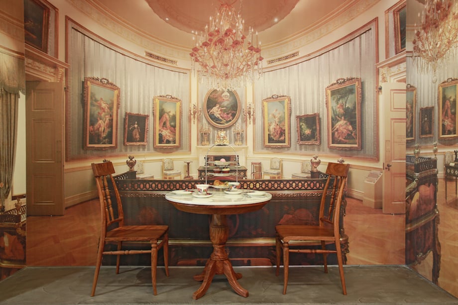 Vivienne Westwood Café - Shangai - The Trompe l’oeil wallpaper | 