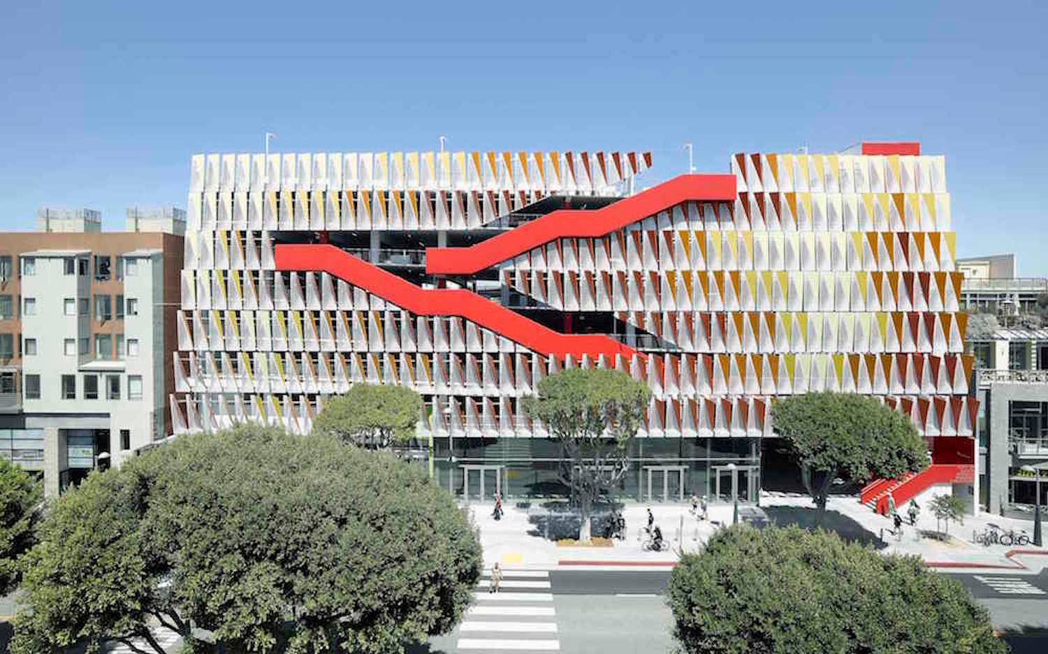 The City of Santa Monica Parking Structure #6. The public realm does not stop at the ground floor, but continues up along the entire building face via the exterior diagonal stair. | 