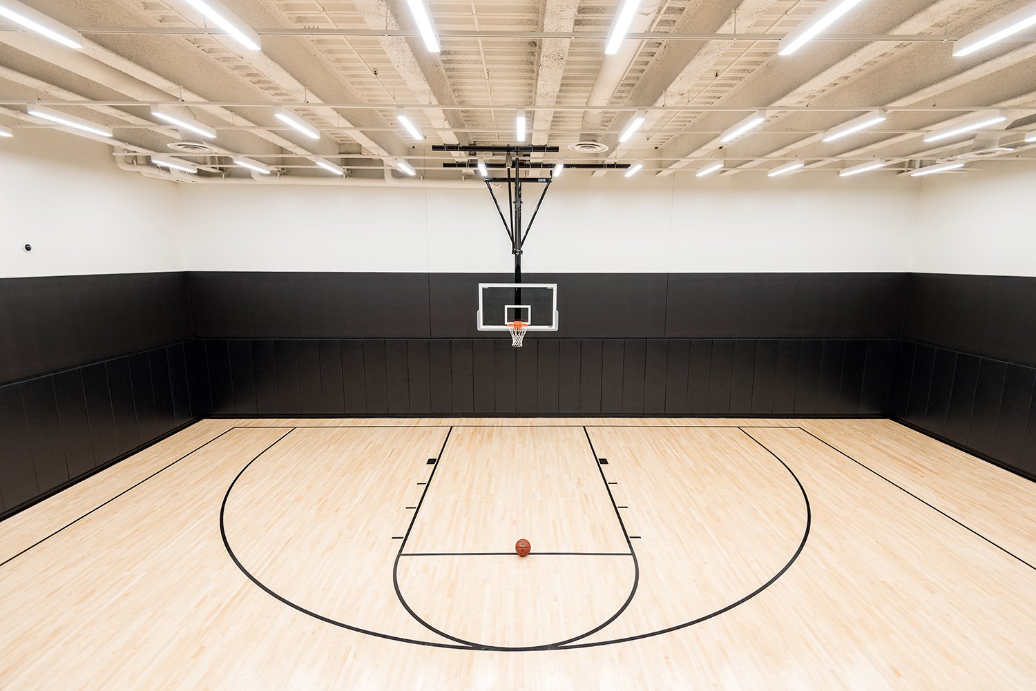 VIA 57 WEST offers a gymnasium and basketball court for its residents | 