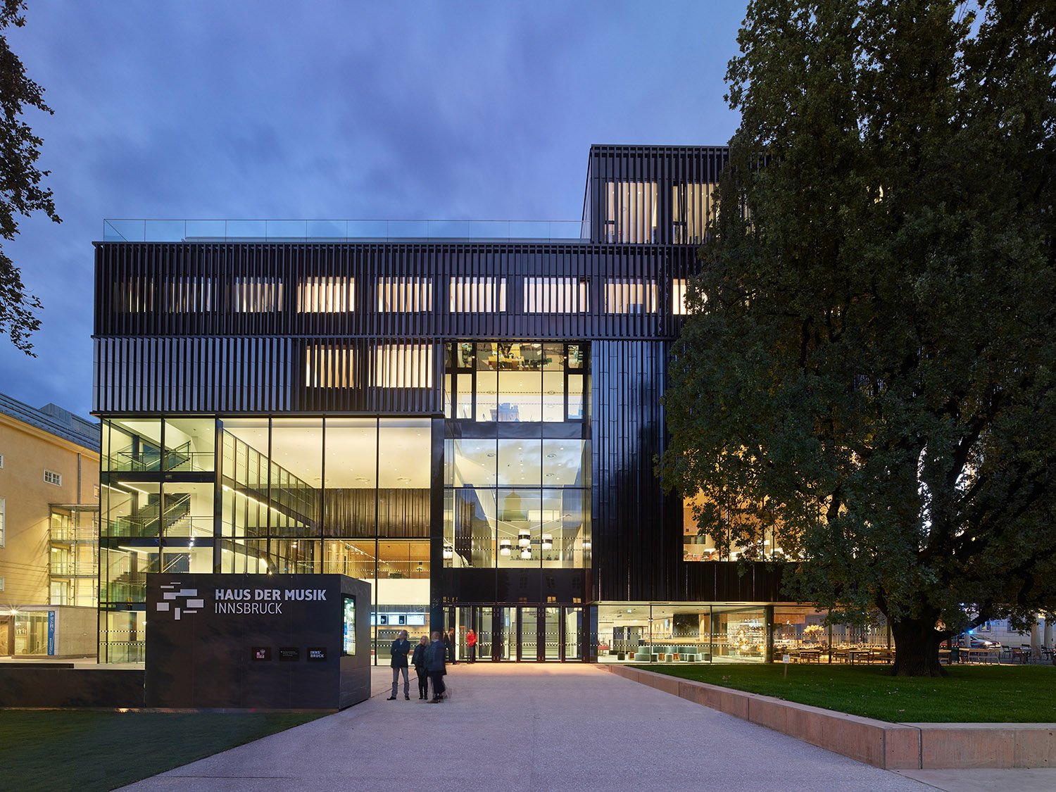 Haus der Musik, facade west, evening | Roland Halbe