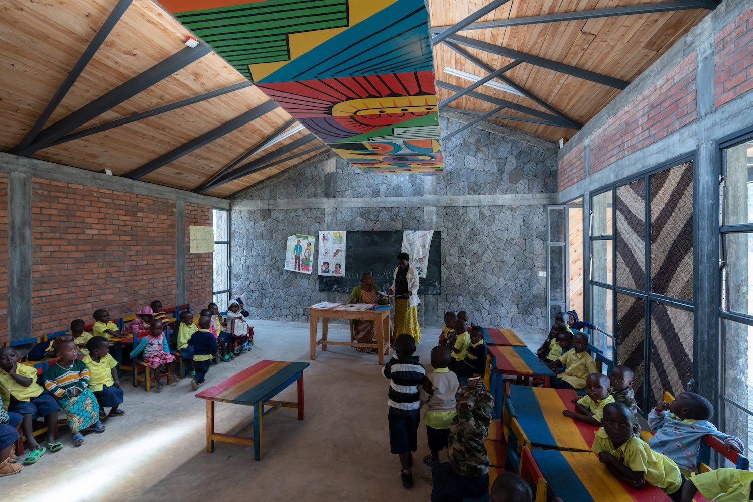 The new classrooms feature skylights and light-shelves that diffuse the incoming natural light, ensuring comfortable daylighting for reading and writing. | Iwan Baan (Limited Copyright)
