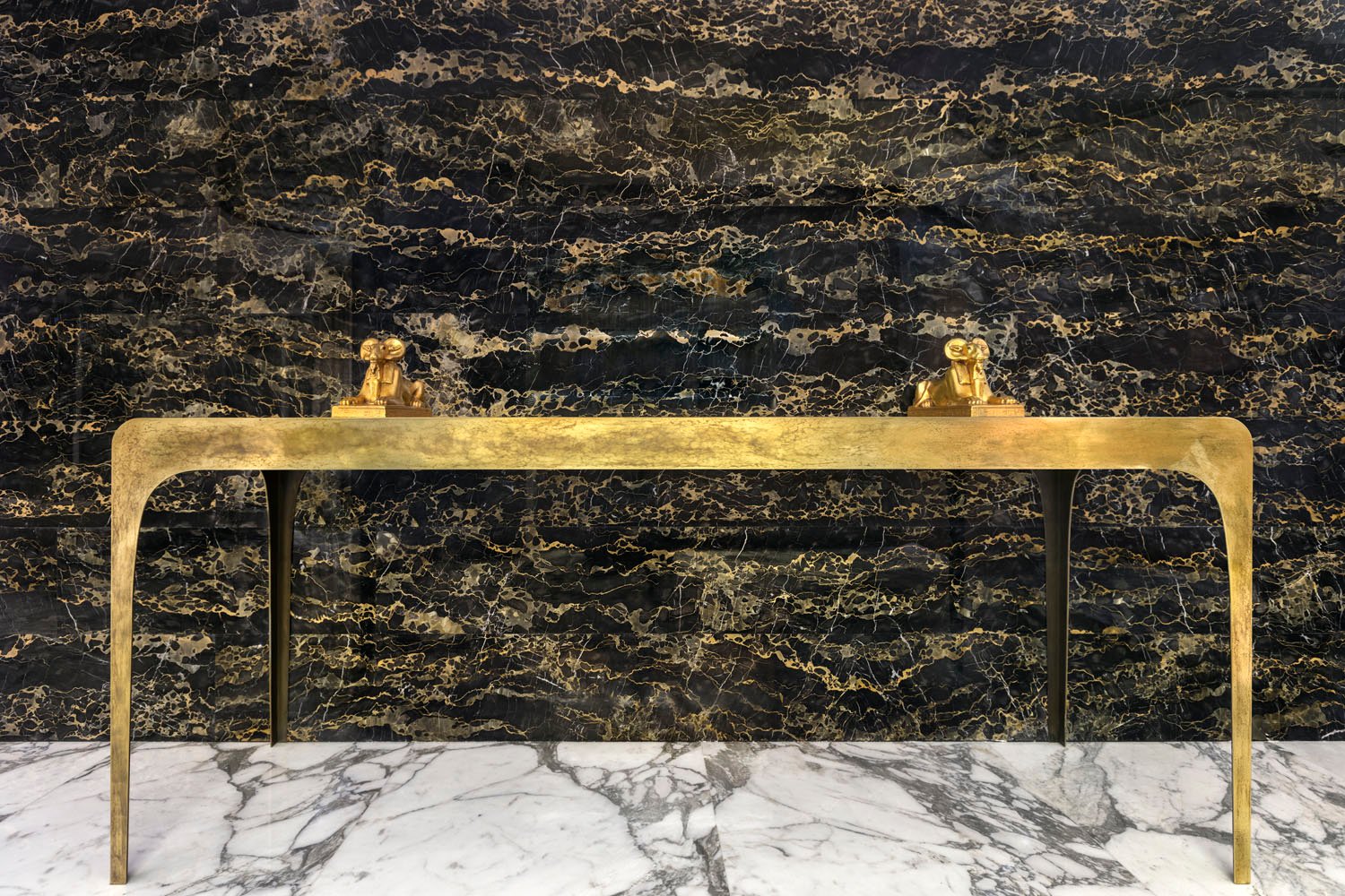 The entrance console is designed by the architect specifically for this project is handcrafted in brass and communicates with the suspended elements. A sober and daily luxury, which could also be considere | Mohamed Somji