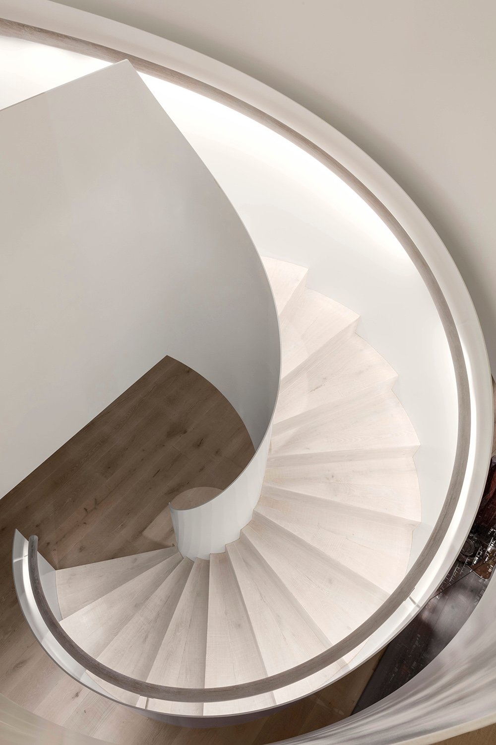 The circular staircase reflects the original circular window from the southern façade. | Delphine Burtin