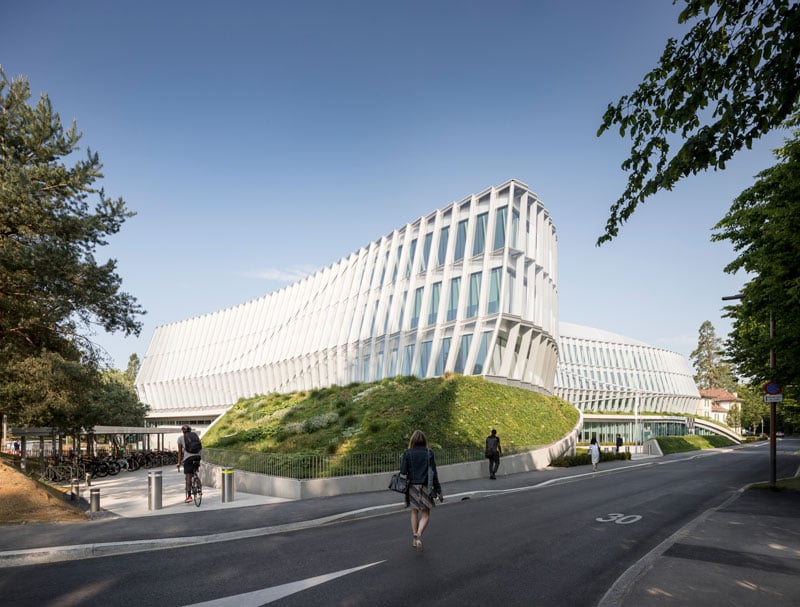 The dynamic, undulating façade appears different from all angles, conveying the energy of an athlete in motion. | © 2019 / International Olympic Committee (IOC) / 3XN / IttenBrechbühl / MØRK, Adam - All rights reserved.