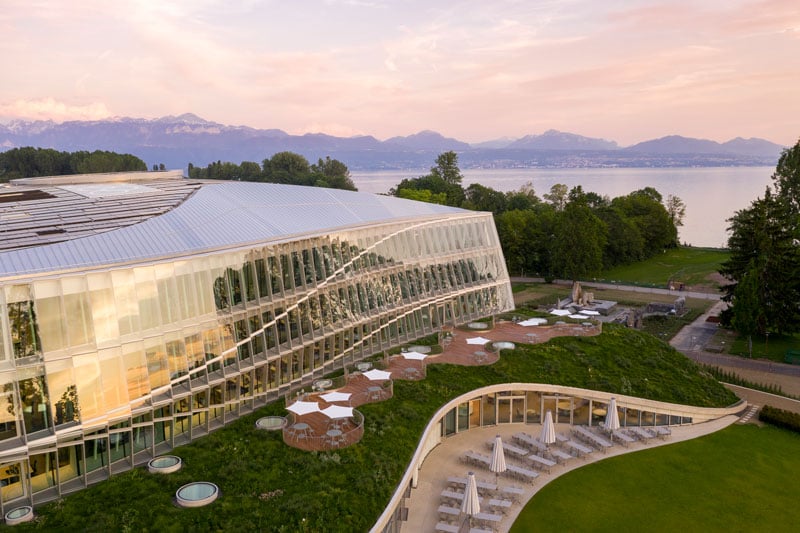 Water efficient sanitary equipment and rainwater capture reduce water consumption. Solar panels contribute to electricity supply. Lake water is used for heating and cooling. | © 2019 / International Olympic Committee (IOC) / 3XN / IttenBrechbühl / MØRK, Adam - All rights reserved.