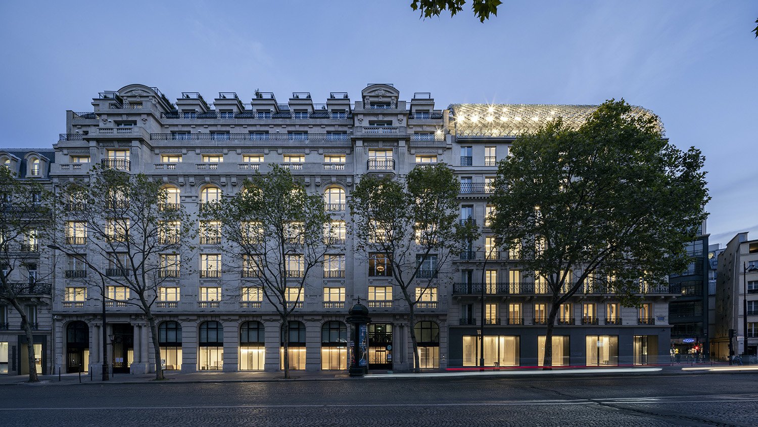 PCA-STREAM brings together two separate buildings: a classical Haussmannian building from 1863 and an Art Déco one from the early 1920s. | ©SALEM MOSTEFAOUI FOR PCA-STREAM