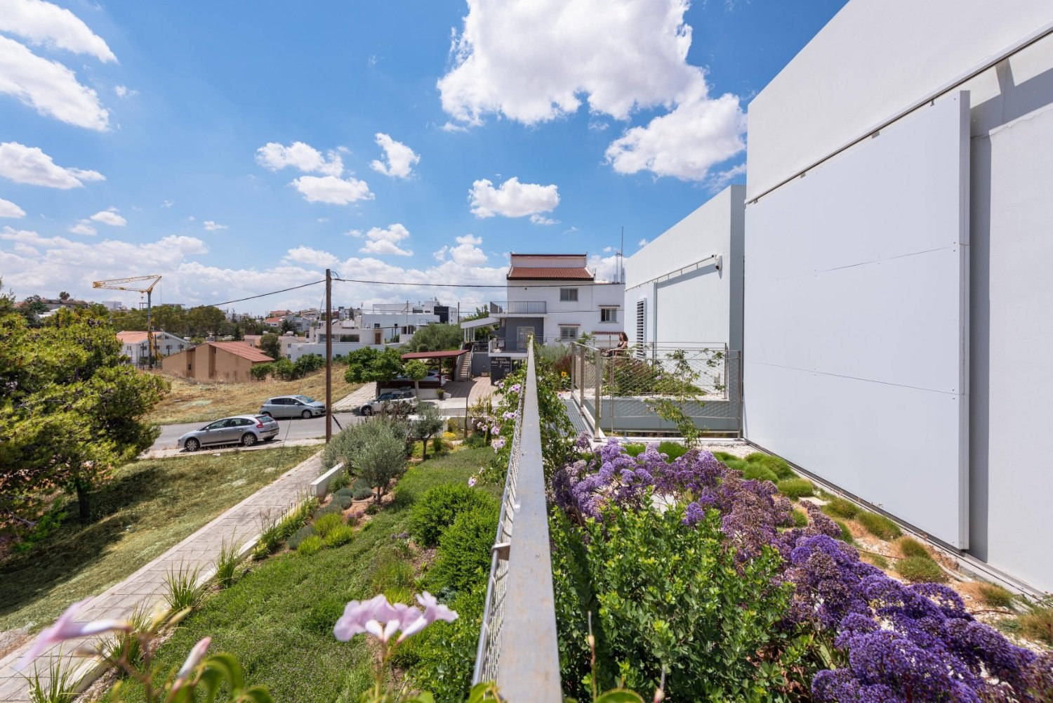 private gardens become part of neighbourhood blending the house into the urban fabric. | unseen views