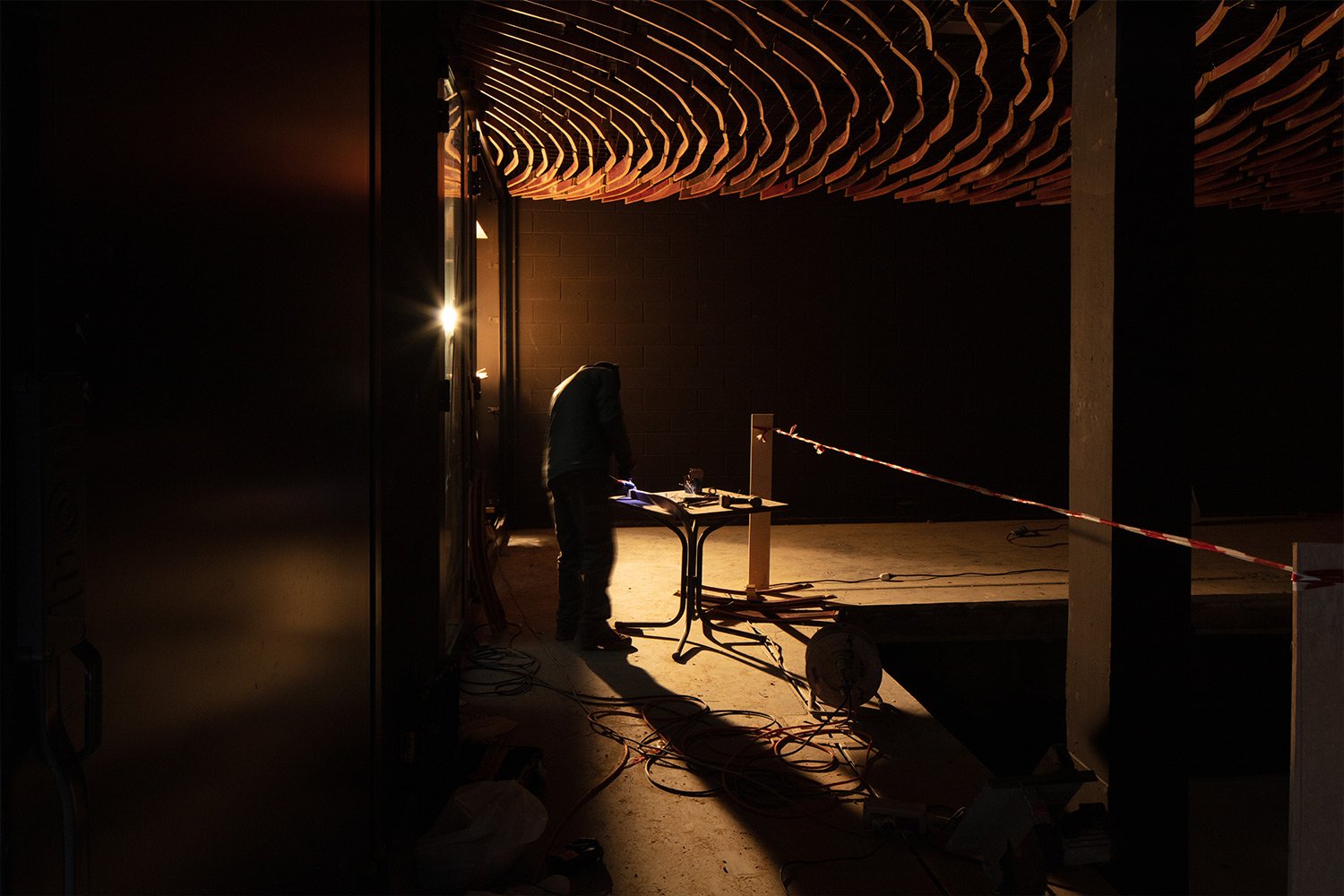 During cellar ceiling installation | Analogo Studio (Capuano - Casadei Maldini)
