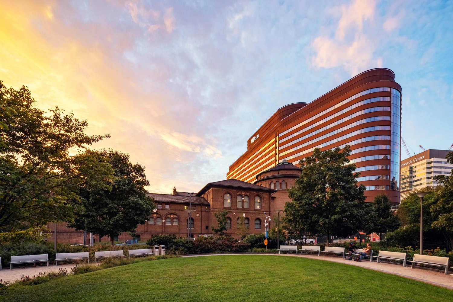 The form of the building, and color and articulation of the façade, reference the historic Penn campus and are in keeping with the architecture of the campus. | Dan Schwalm / Foster + Partners