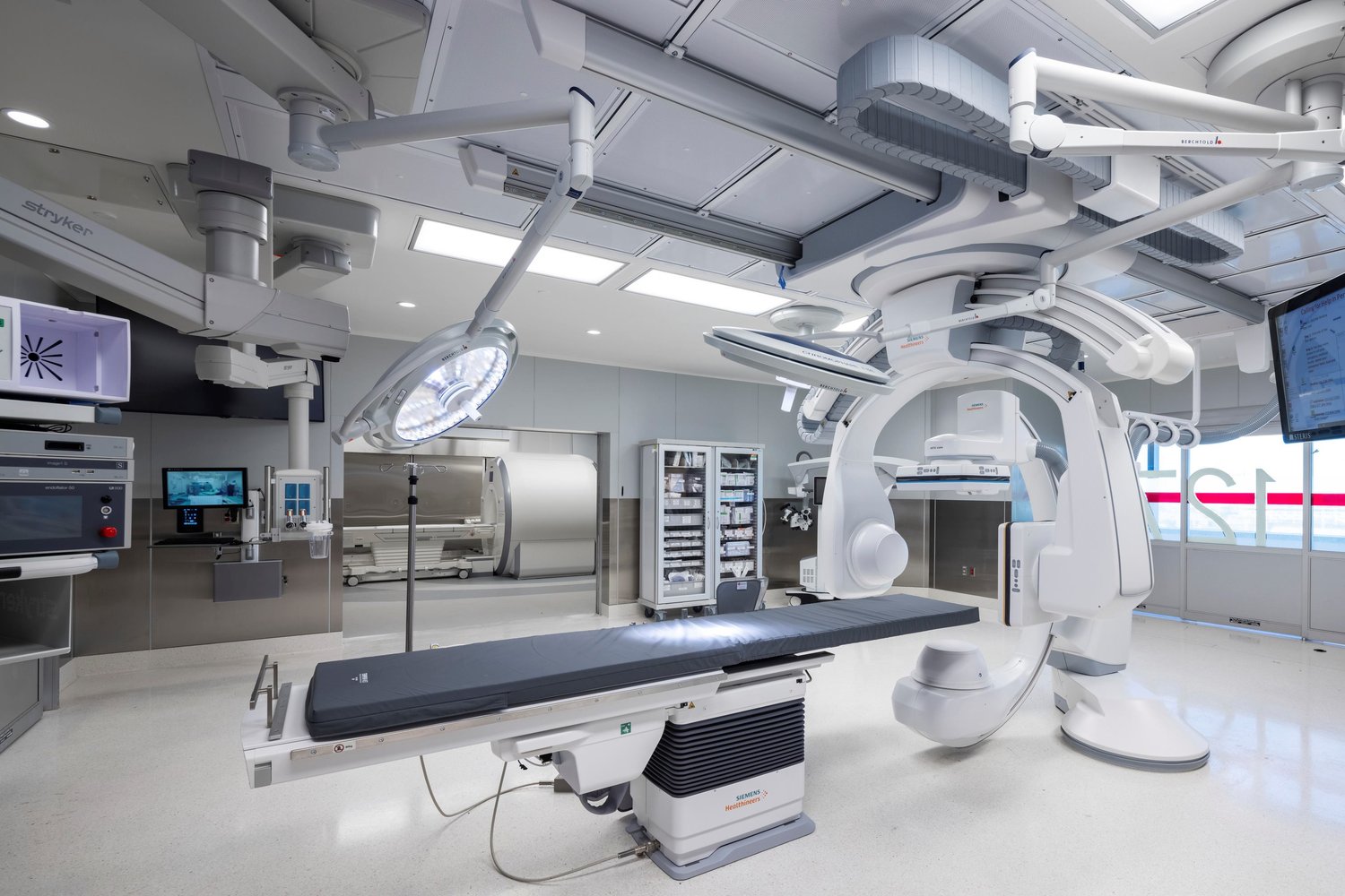 Operating room at the Pavilion at the Hospital of the University of Pennsylvania. | Dan Schwalm / Foster + Partners