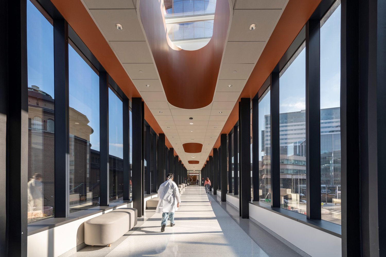 Interior corridor at the Pavilion at the Hospital of the University of Pennsylvania. | Nigel Young / Foster + Partners