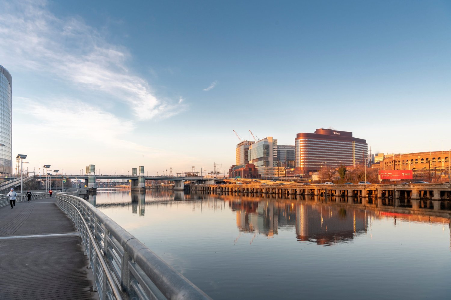 View from across the Schuylkill River, looking at the Pavilion at the Hospital of the University of Pennsylvania. | Nigel Young / Foster + Partners