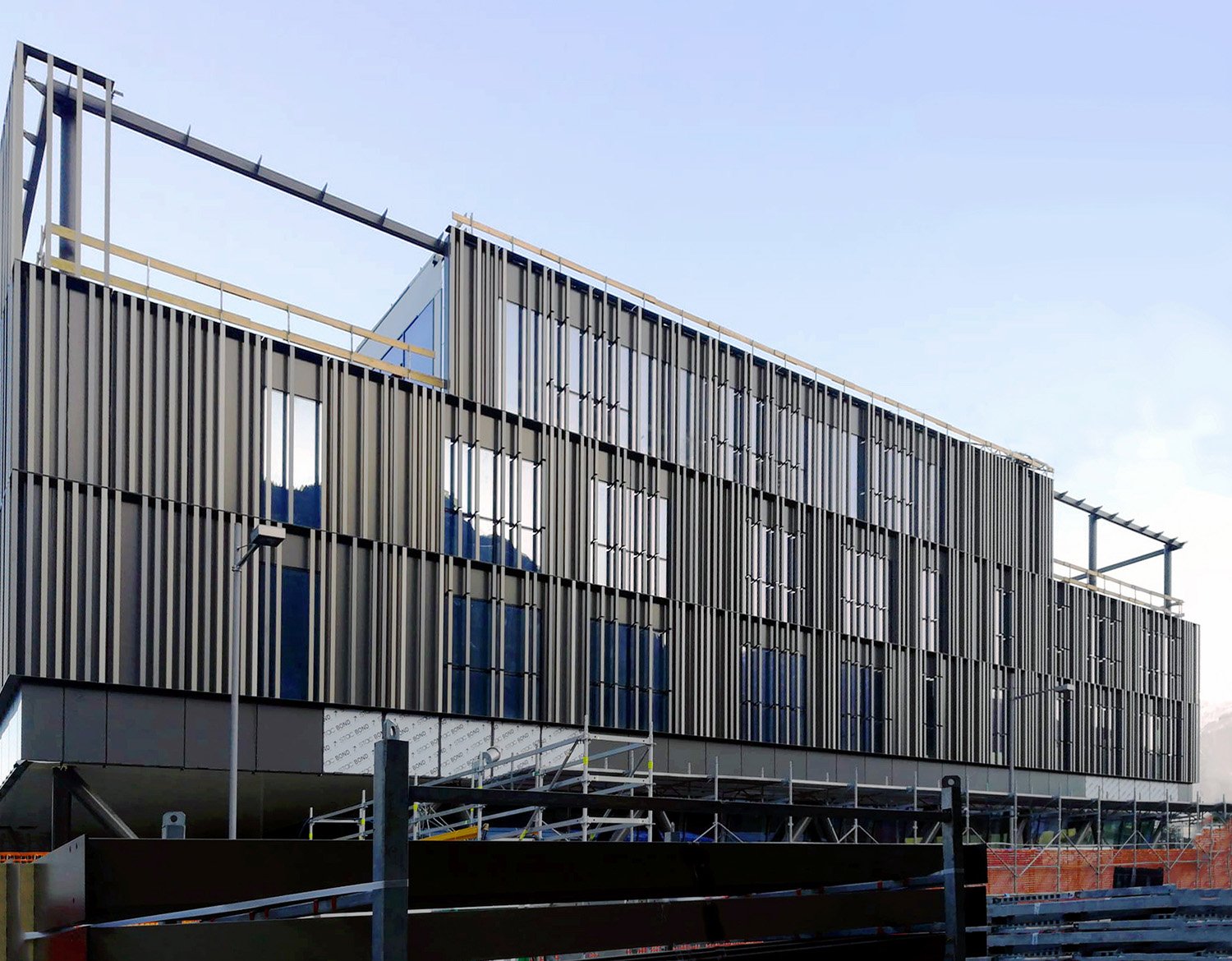 construction site: façade assembly | Pichler projects