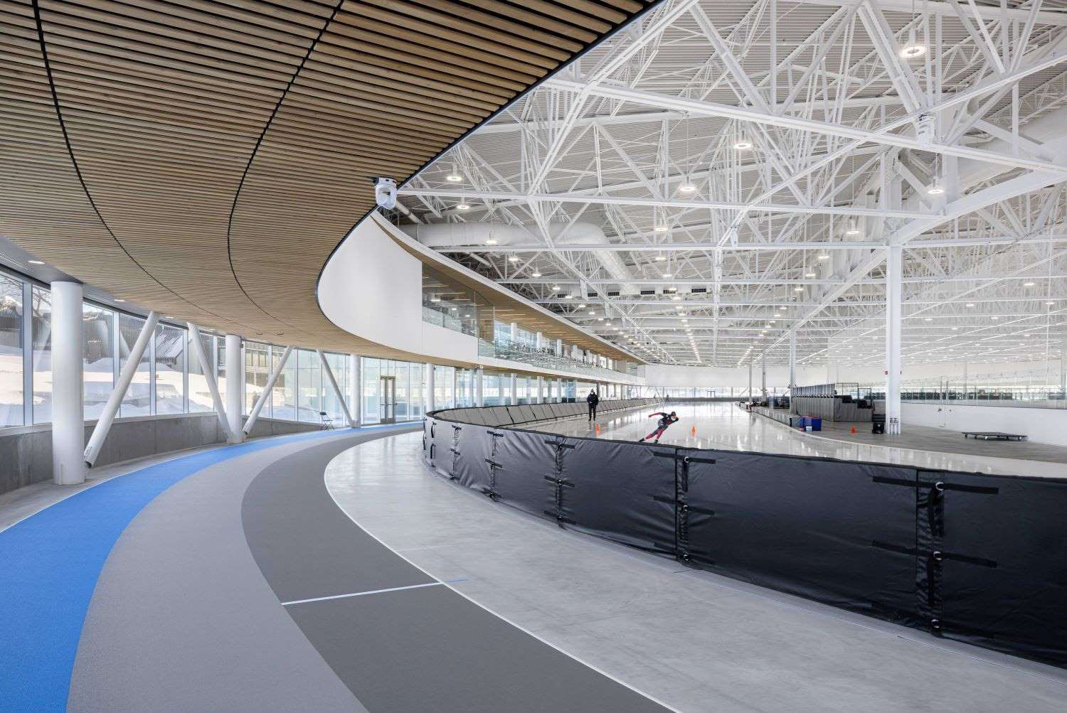 Ice rink and running track | Stephane Groleau