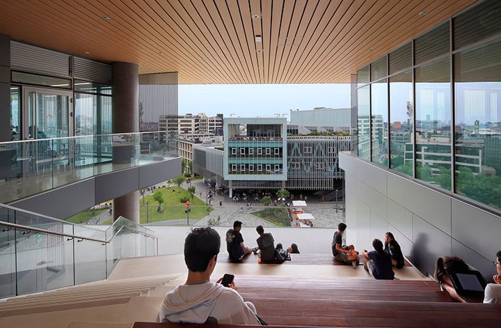 Outdoor amphitheater overlooking the campus’ central Zum plaza and new Recreation & Wellness Center | Juan Solano