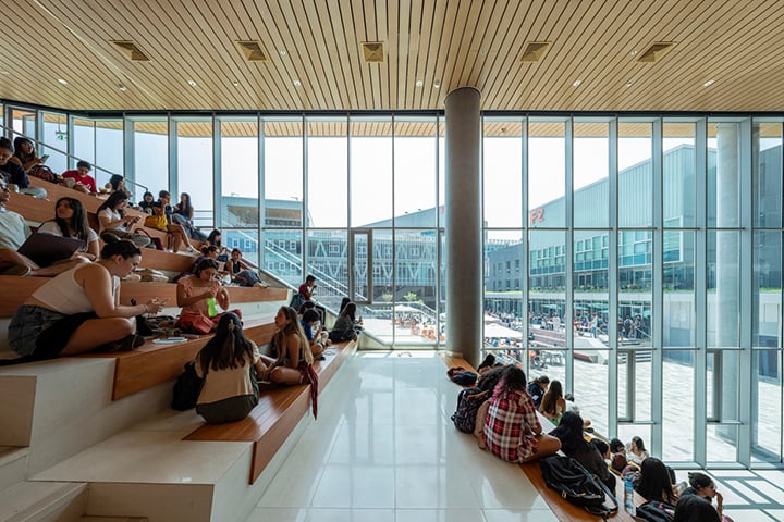 View of ground level auditorium featuring access to central plaza | Eleazar Cuadros