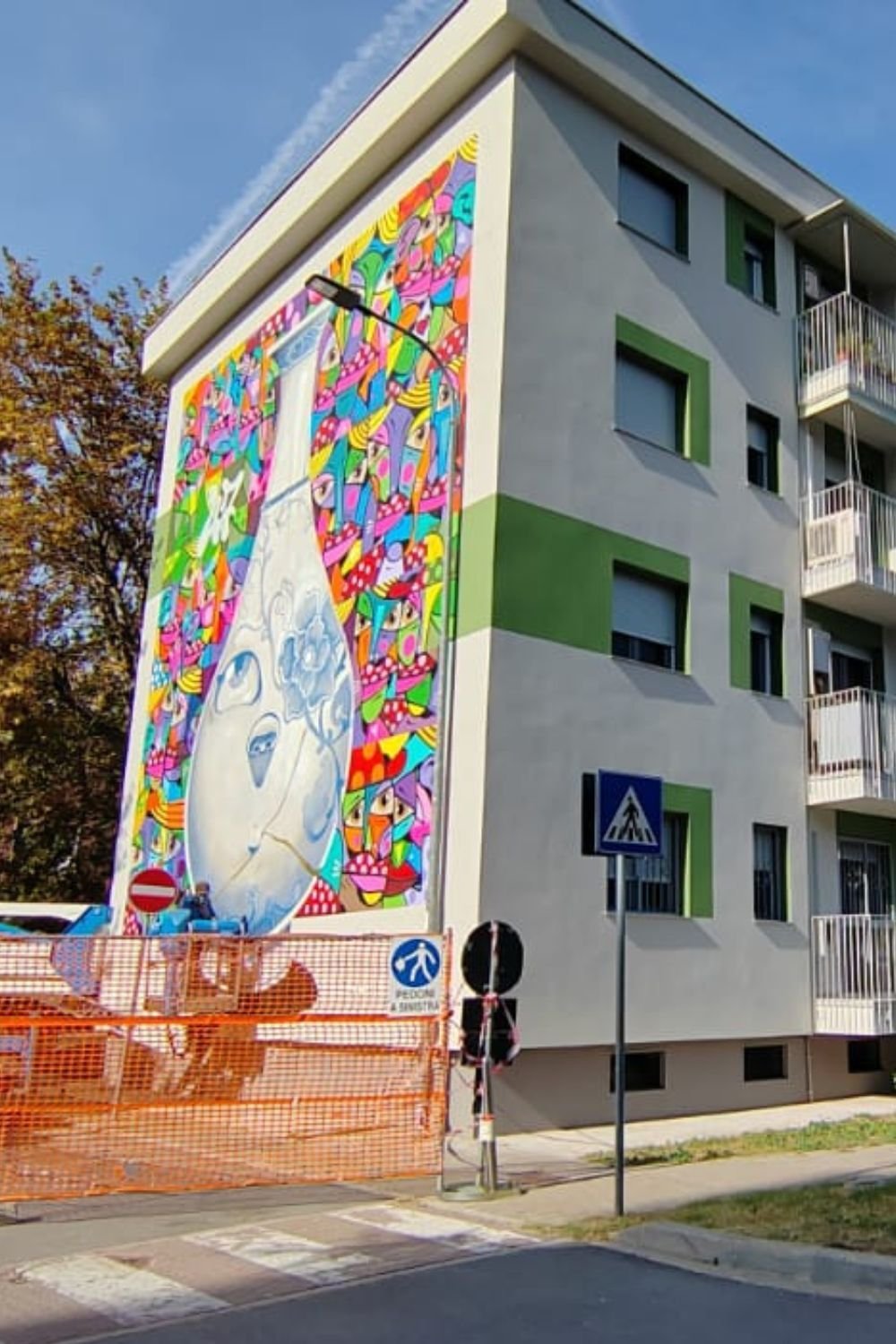 Building n.47 with a murales by Hunto | Elisa Ducoli