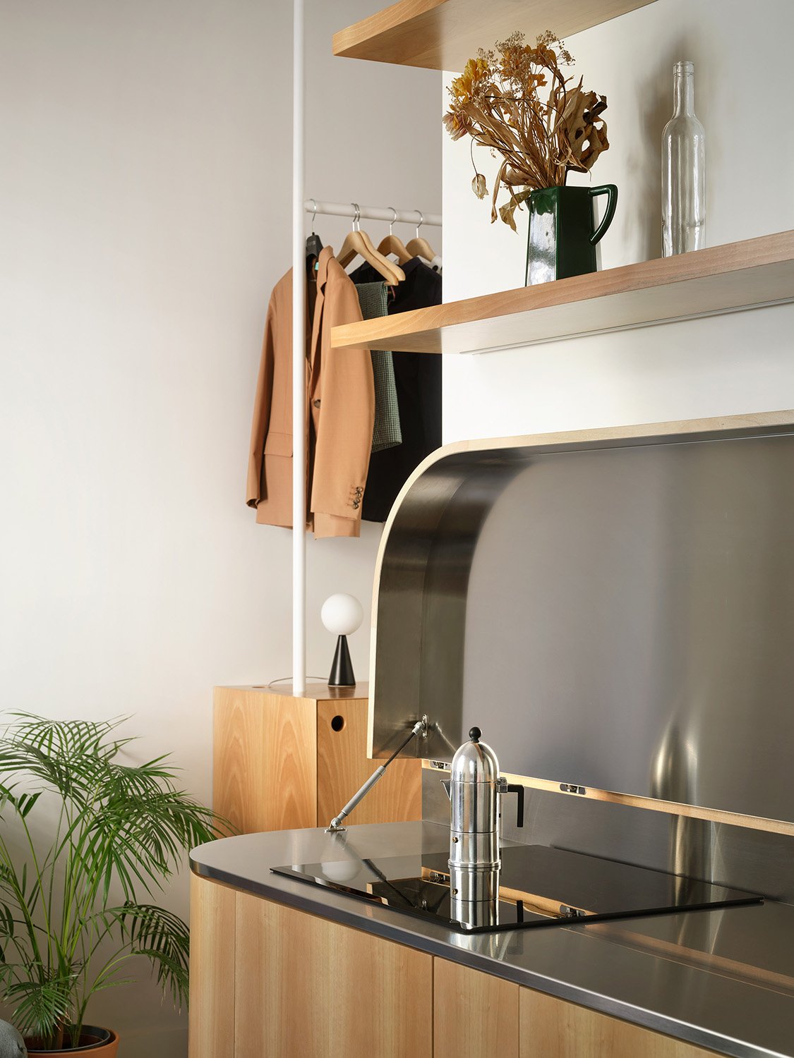 Detailed photos of the retractable kitchen unit and the warmth of the materials. | Alberto Strada