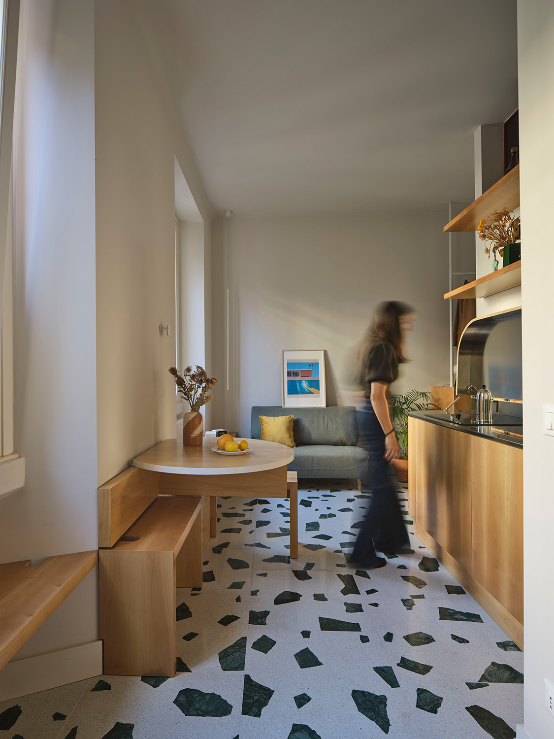The living space ready for breakfast. | Alberto Strada