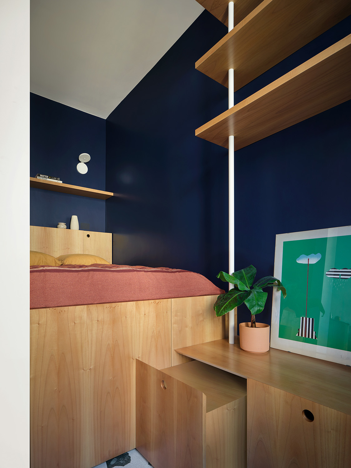The small hidden staircase that allows access to the alcove. | Alberto Strada