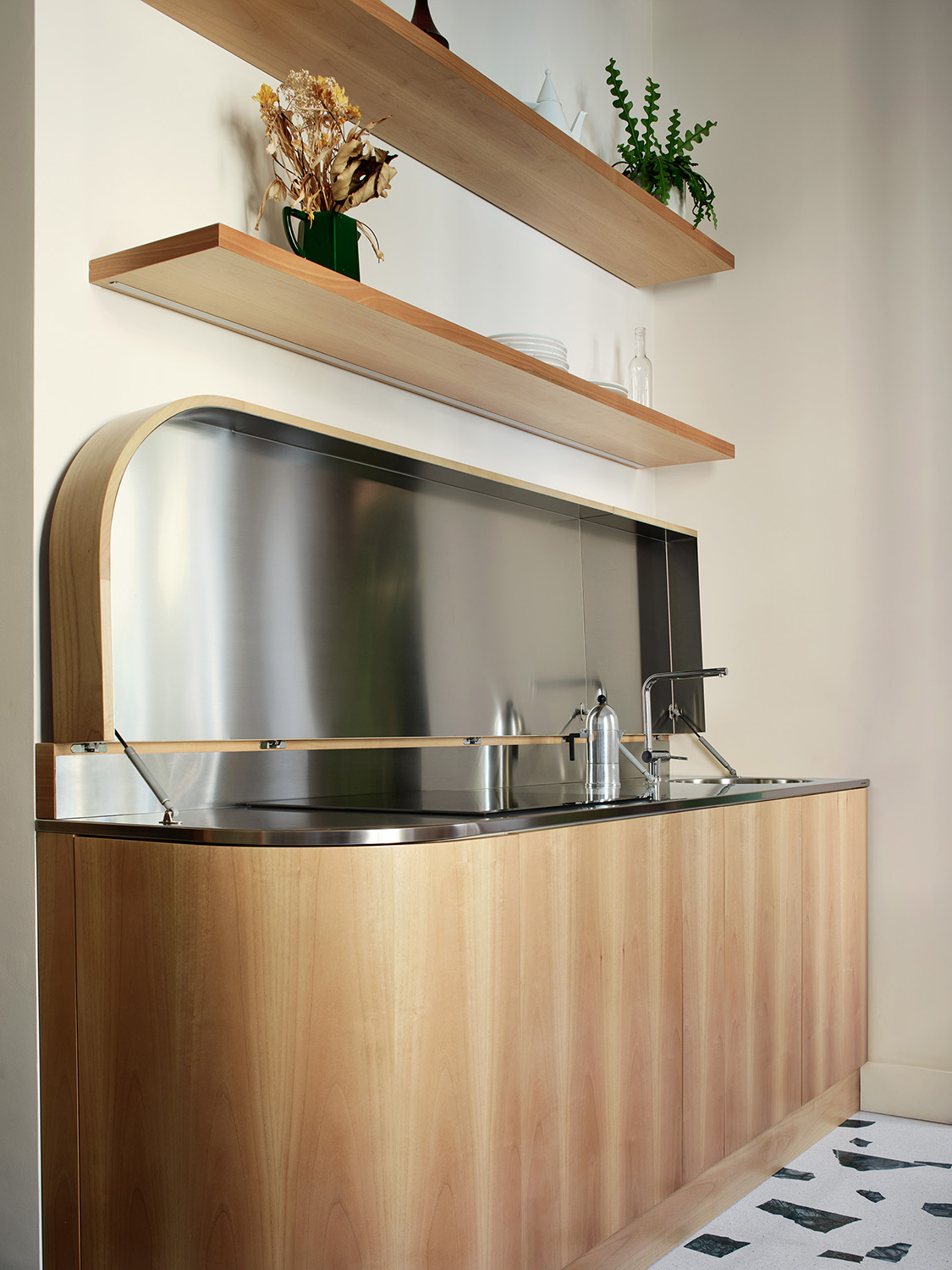 The small but fully equipped kitchen. | Alberto Strada