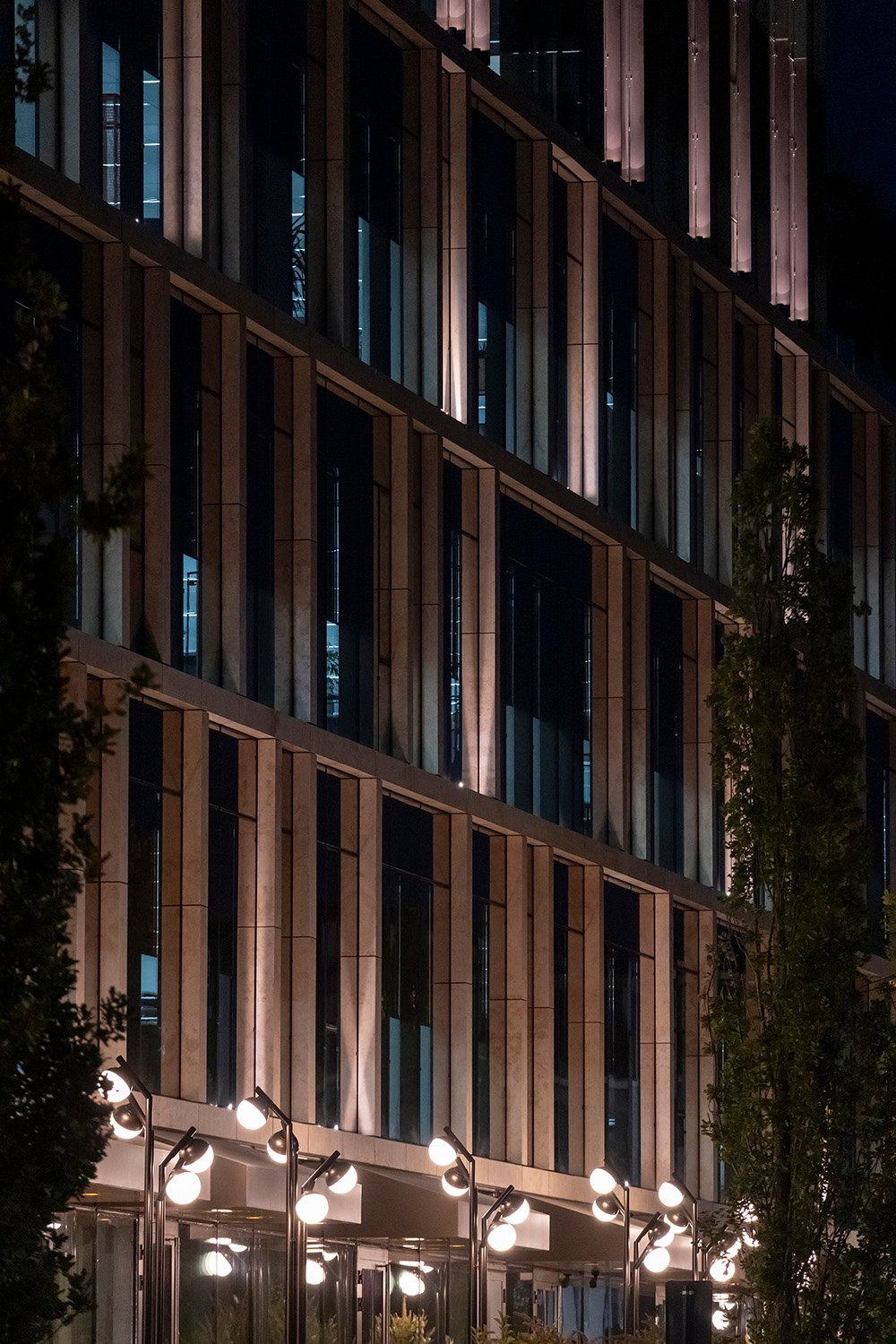 palas campus facade at night | emre dorter