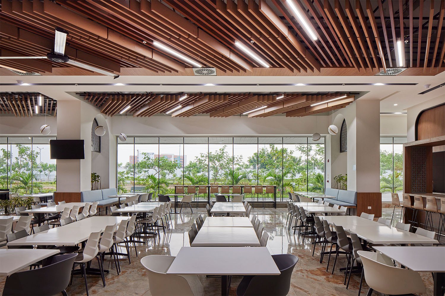 Cafeteria-Designed as a social, collaborative space that offers flexibility for the occupants, while the expansive windows create a seamless indoor-outdoor connection | Paul Raftery