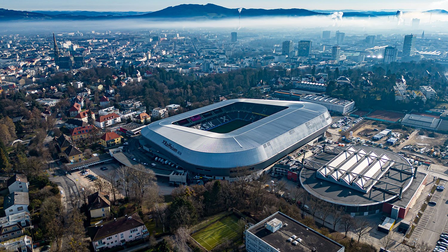 The Raiffeisen Arena in front of Linz' city center | Werner Kerschbaummayr