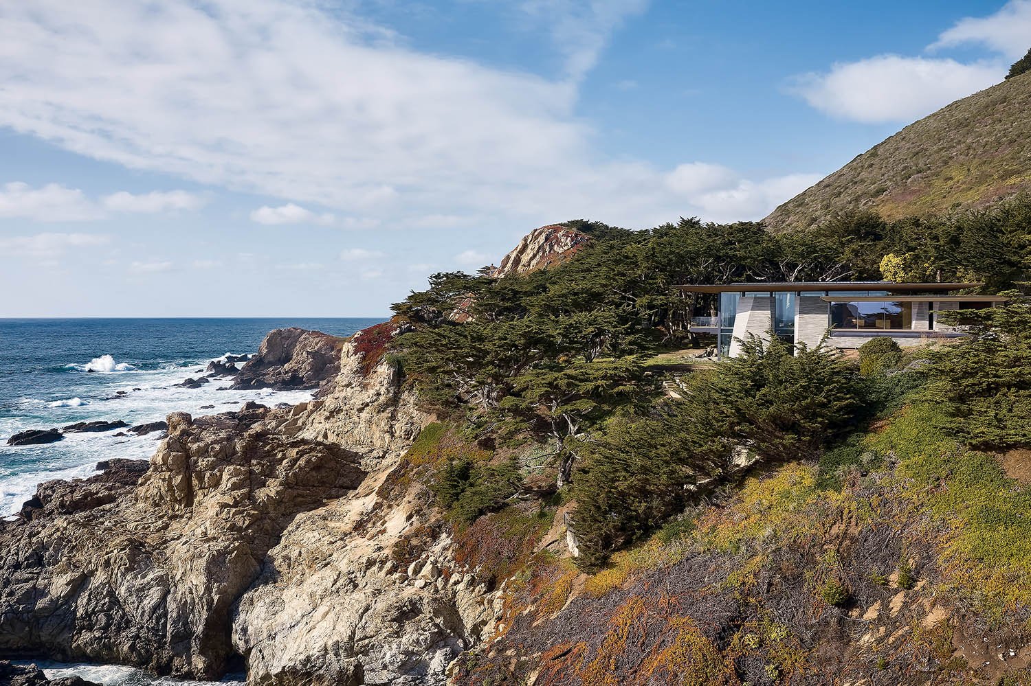 South facade nestled into the landscape, with the Santa Lucia mountains beyond. | Joe Fletcher