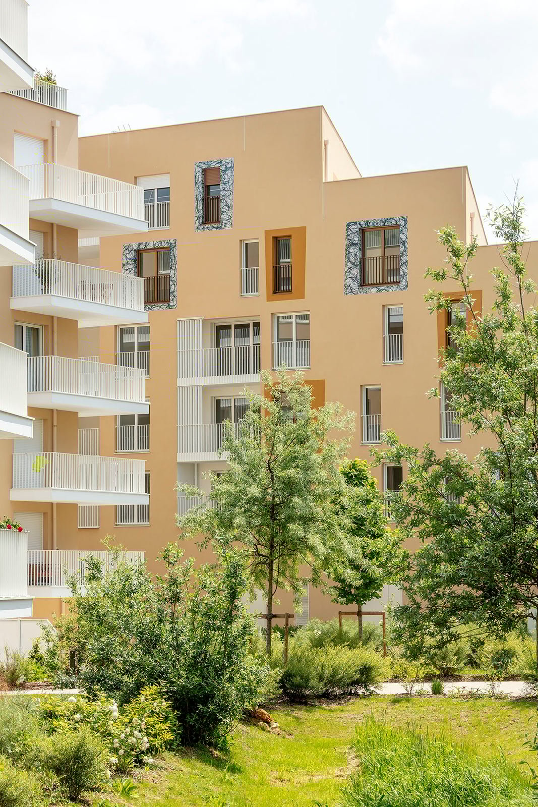 The complex view and the gardens | @Luc Boegly