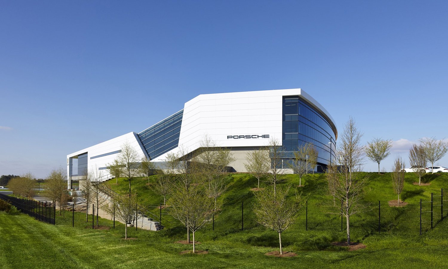 Quartier generale ed Experience Center Porsche, HOK