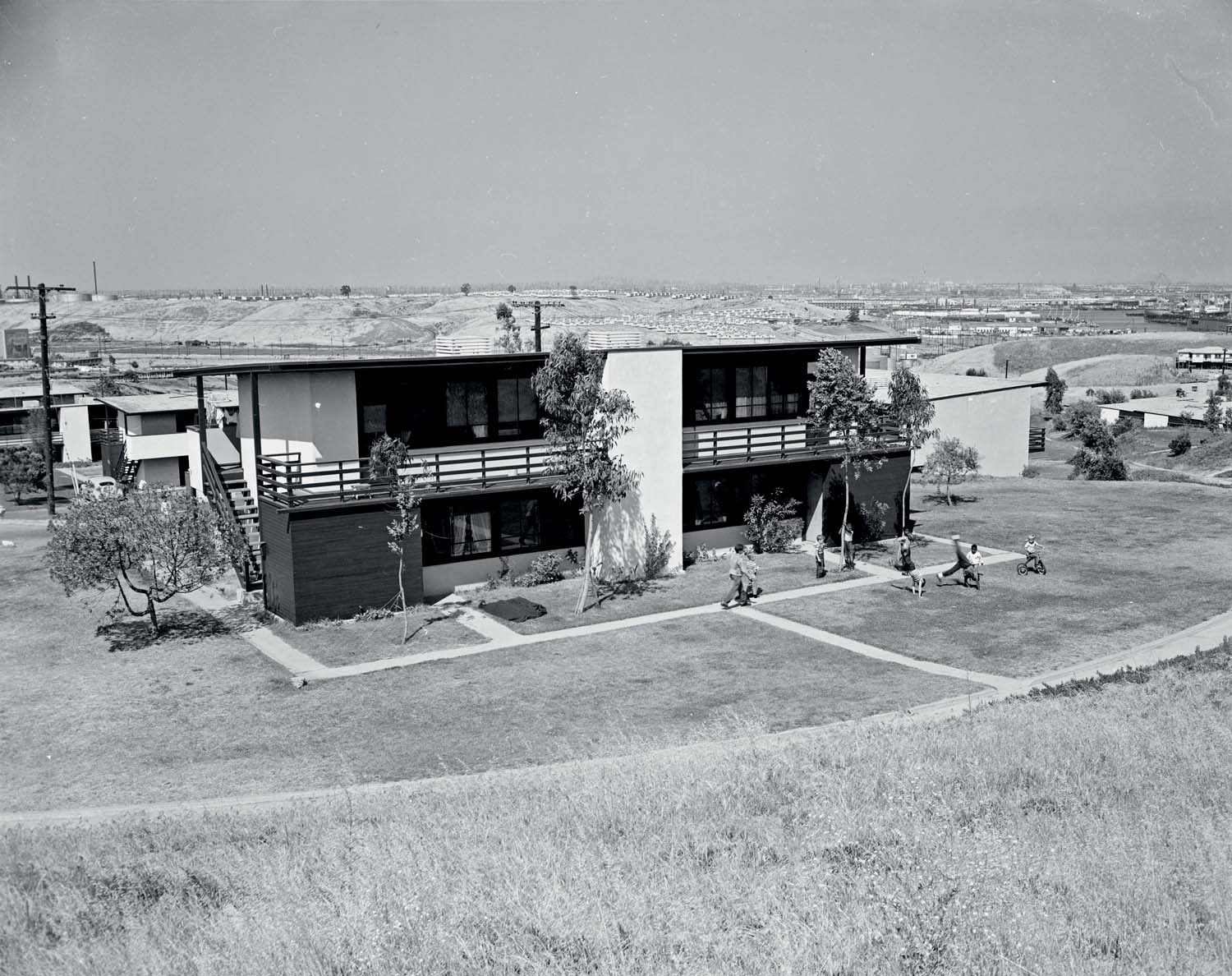 Channel Heights housing project, Richard Neutra, San Pedro, CA, USA, 1942. | © J. Paul Getty Trust - Leonard Nadel photograph for the Housing Authority of the City of Los Angeles