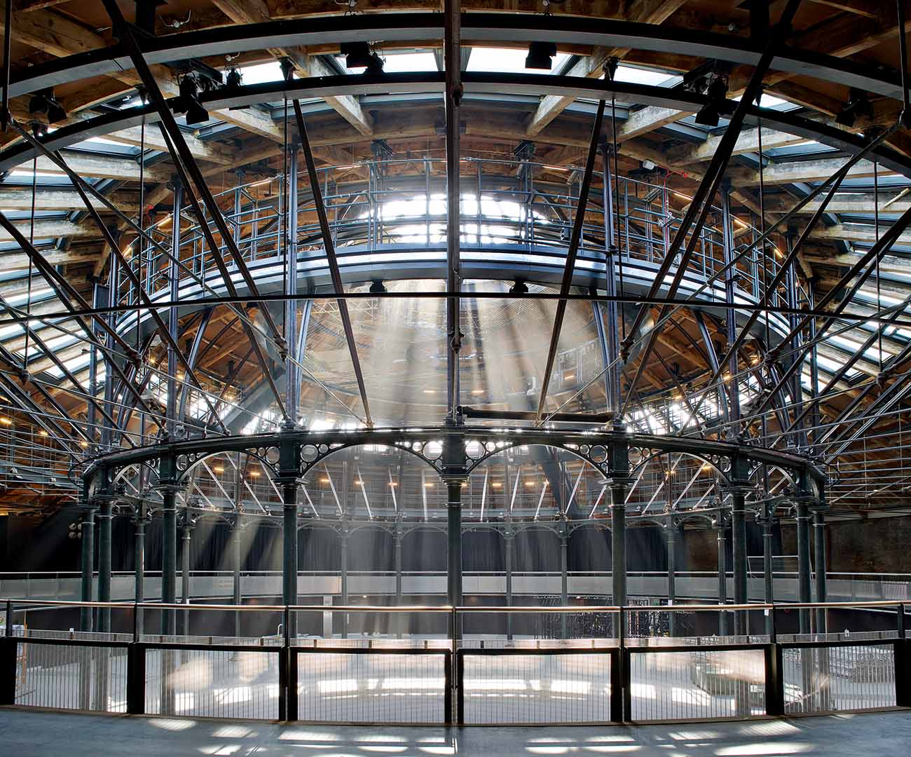 Roundhouse, London, UK, 1954 | John McAslan + Partners, Roundhouse Auditorium, 2006 © Hufton + Crow