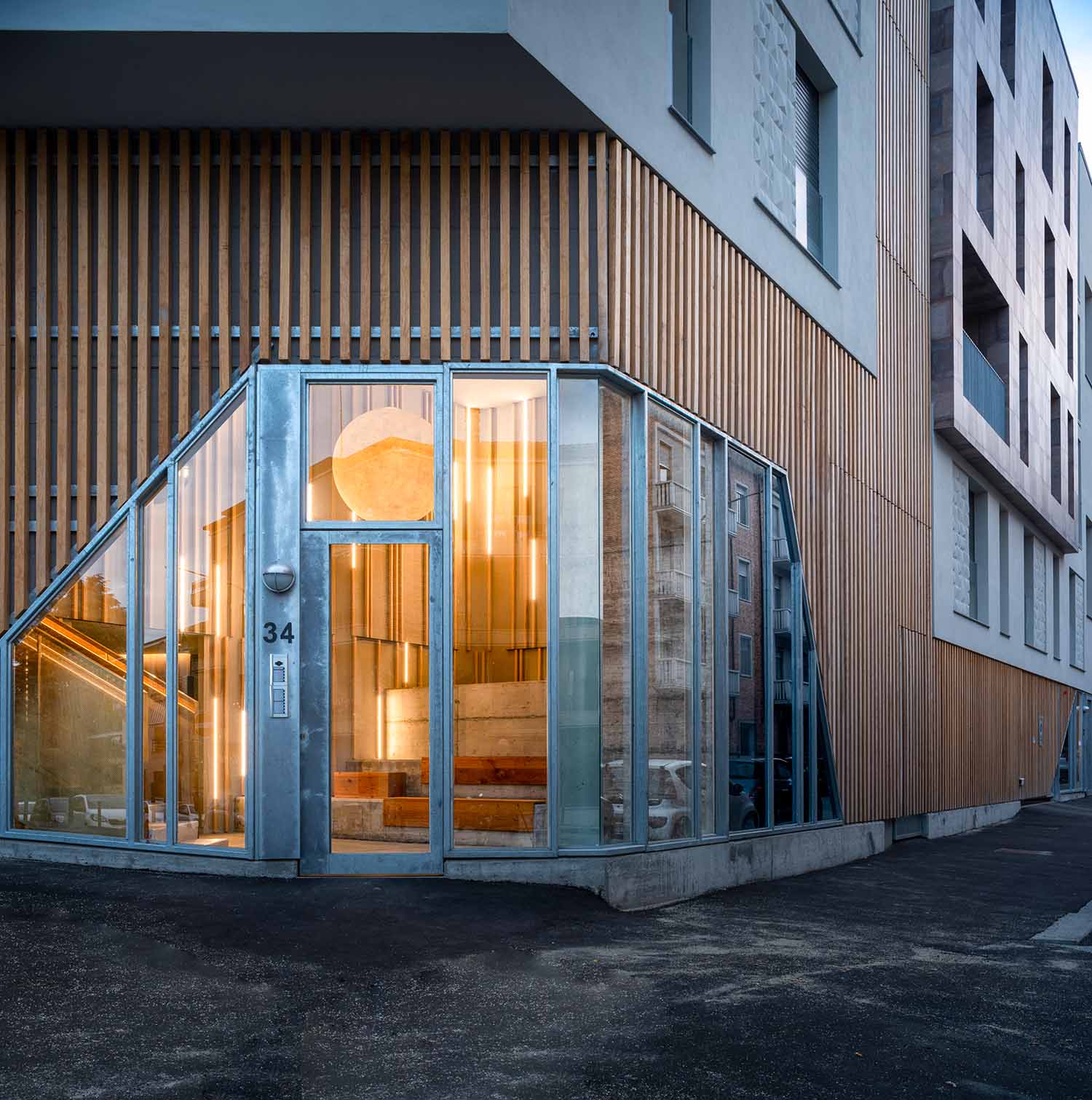 Lomellina, una casa su palafitta a Torino | © Fabio Oggero, courtesy of +Studio Architetti | Filippo Orlando
