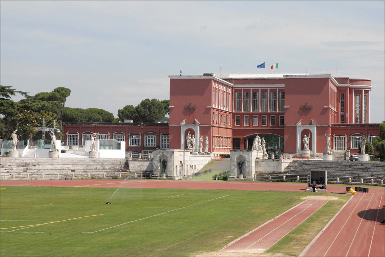 Foro Italico - Stadio dei Marmi | Photo by Jean-Pierre Dalbéra / Wikimedia Commons, License CC Attribution 2.0 Generic (CC BY 2.0)