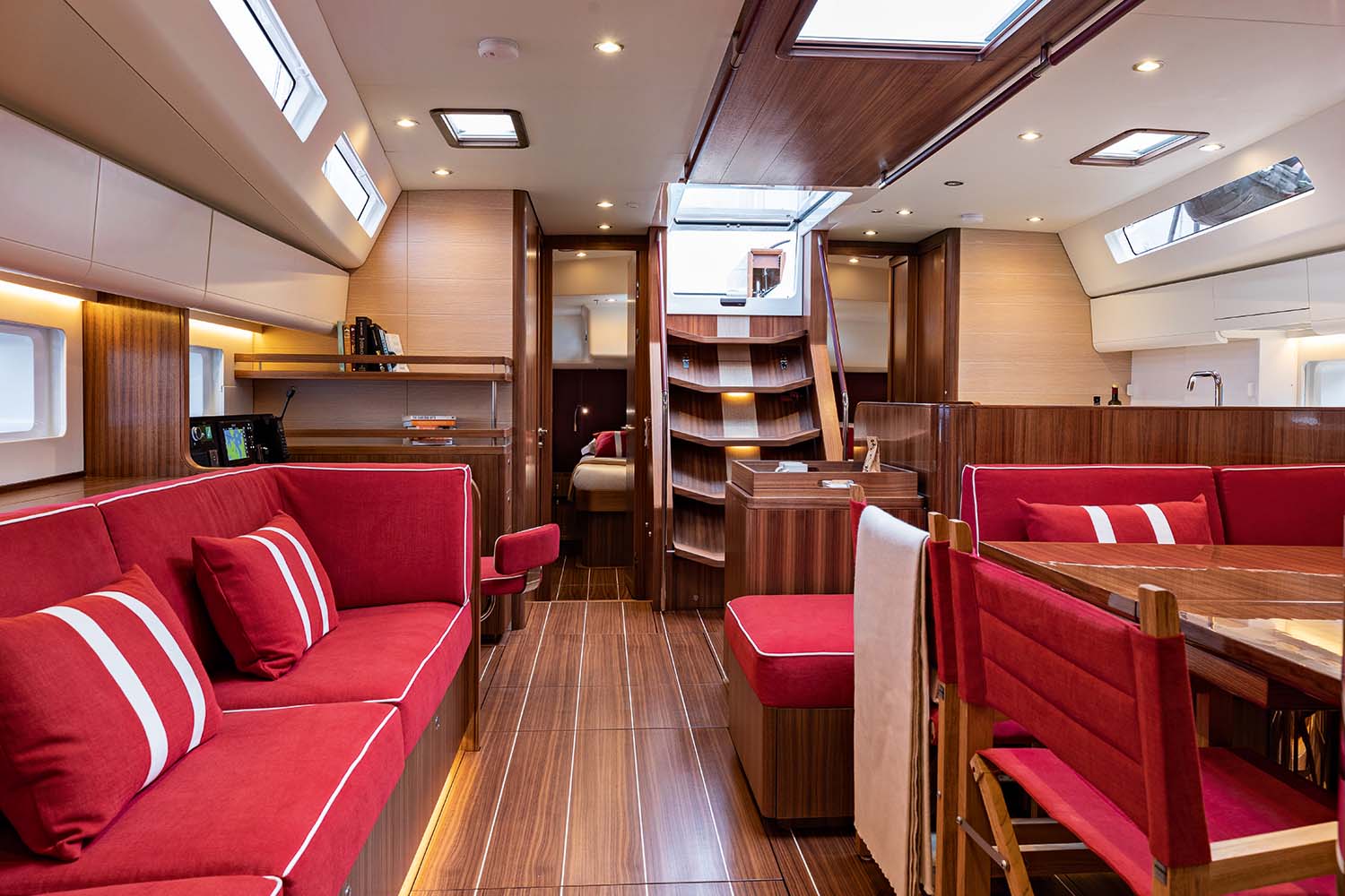 Swan 58 - © Eva-Stina Kjellman courtesy of Nautor’s Swan | The dinette occupies the boat’s entire width, allowing for a large dining area with an adaptable table, rendering the on-board experience even more personalized, functional  and comfortable during long stays out at sea.