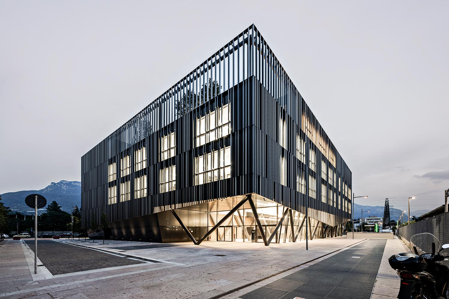 Steel, Aluminum and Lightness | © Alex Filz, courtesy of Pichler projects