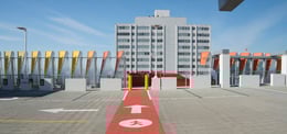 Way-finding confusion - a problem that plagues most parking garages - is reduced via clear pedestrian signage leading to the exterior stairs. | 