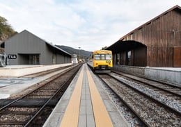 the twin buildings one on each side of the Douro railway line (west view) | Luís Ferreira Alves