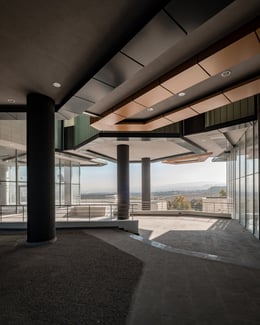 Views from the Entrance Plaza to East: Overlooking Cascading Platforms | Orhan Kolukısa, Yerçekim