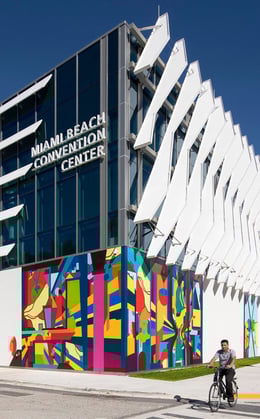The exterior features a vibrant mural – About Sand by Franz Ackermann – which captures impressions of the city’s dynamic lifestyle. | © Robin Hill
