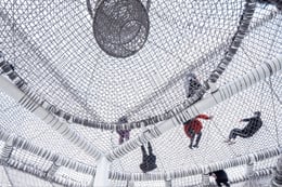 THE “CLOUD” is a netted playground supported by steel structures, where children explore three-dimensional challenges. | SASAKI