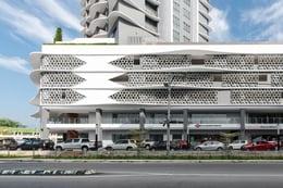 Combination of hexagon and six-pointed stars that infill the rotated arches form modern Islamic screening throughout the podium. | David Yeow