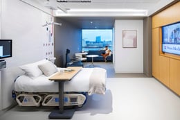 The 504 inpatient rooms are conversion-ready, with space and infrastructure capable of handling any level of acuity from medical-surgical to intensive care. | Dan Schwalm / Foster + Partners