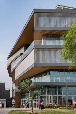 The progressive extension of the floor slabs help self shading of the building West facade | Renzo Rebagliati