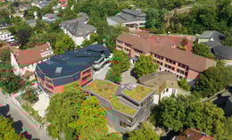 The campus of the Waldorfschool is situated in an elevated residential area of Stuttgart, overlooking parts of the city. | David Matthiessen