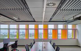 The 18m depth of each floor plate ensures 90% of workspaces are fully day-lit and glare-free, with light entering from both edges | Paul Raftery