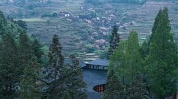 00 Commune STORE and Ancient Village in the Distance © ZHIYI | ZHIYI